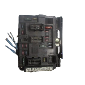 Citroen C4 Picasso  C5 Peugeot 407 5008 3008 1600/2000 Diesel anno dal 2008 al 2016 Porta fusibile 9667044980