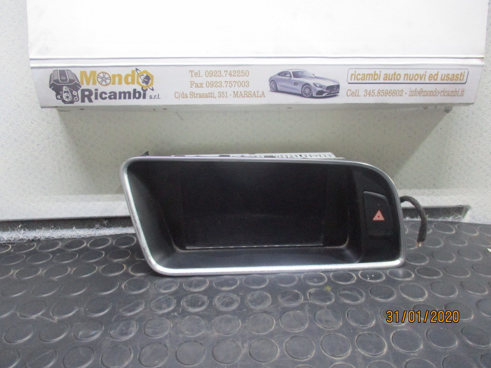 Audi Q5 anno dal 2008 al 2017 Display stereo navigatore 8F0919604