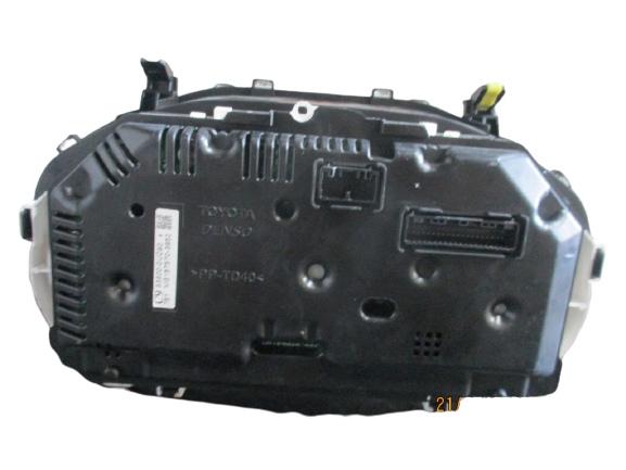 Toyota Yaris 1.5 Hybrid anno dal 2015 al 2020 Quadro strumenti 83800-0UC90 MB157570-3950