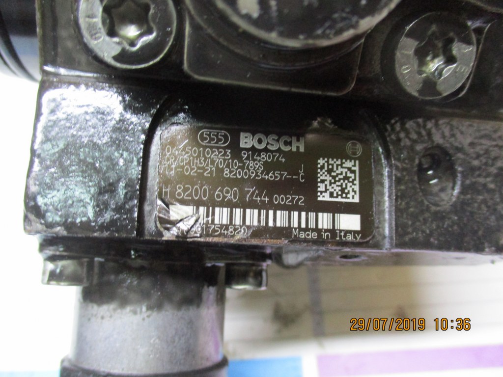 Nissan Qashqai 2000 Diesel anno 2010 Pompa iniezione 0445010223 9148074 H8200690744 8200934657.