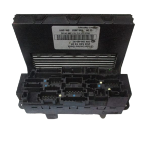 Mercedes Classe C 200 W203 anno dal 2000 al 2007 Centralina Porta fusibili A2035451601 5DK008485-50
