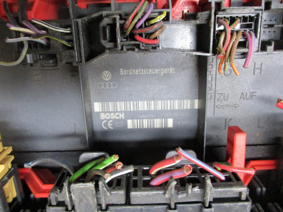 Volkswagen Passat anno dal 2005 al 2010 Centralina Porta fusibili 3C0937049AE