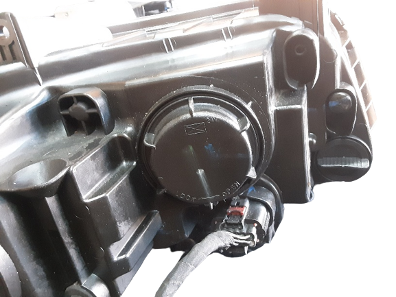 Lancia Thema   2011 in poi 68042153AD Fanale anteriore sinistro xeno